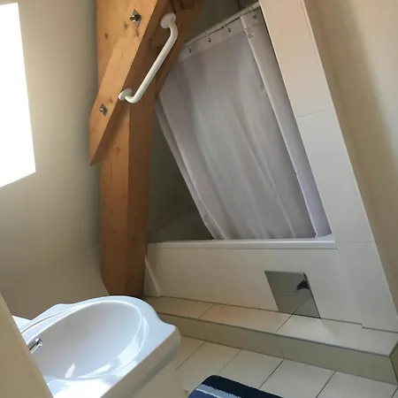 Dachgeschosswohnung Mit 2 Schlafzimmern Грац