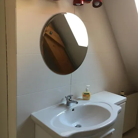 Dachgeschosswohnung Mit 2 Schlafzimmern