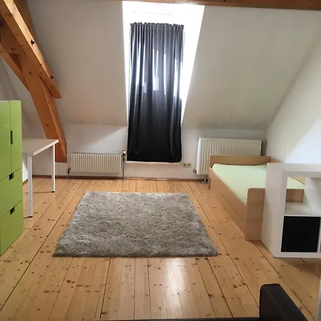 Dachgeschosswohnung Mit 2 Schlafzimmern Апартаменты Грац