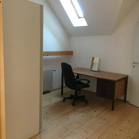 Dachgeschosswohnung Mit 2 Schlafzimmern Appartement