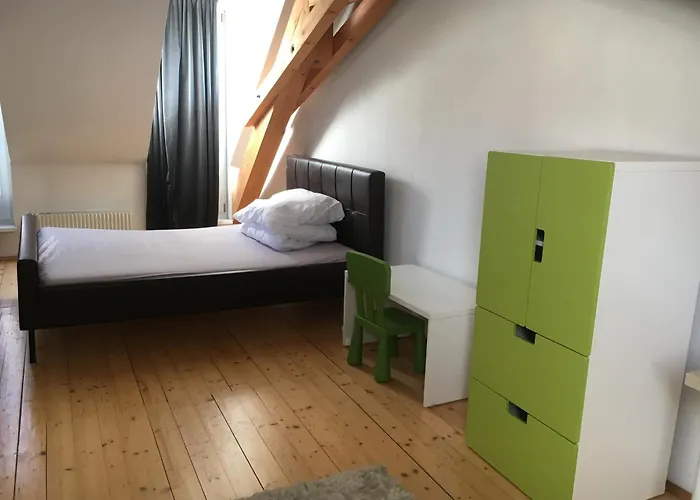 Appartement Dachgeschosswohnung Mit 2 Schlafzimmern