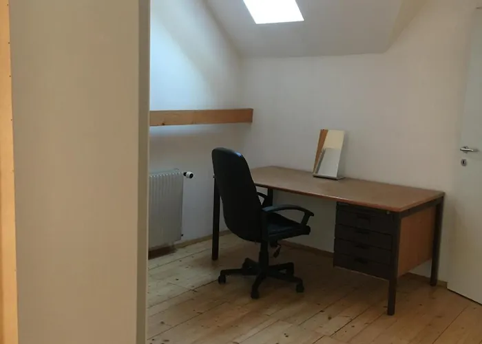 Dachgeschosswohnung Mit 2 Schlafzimmern Apartman